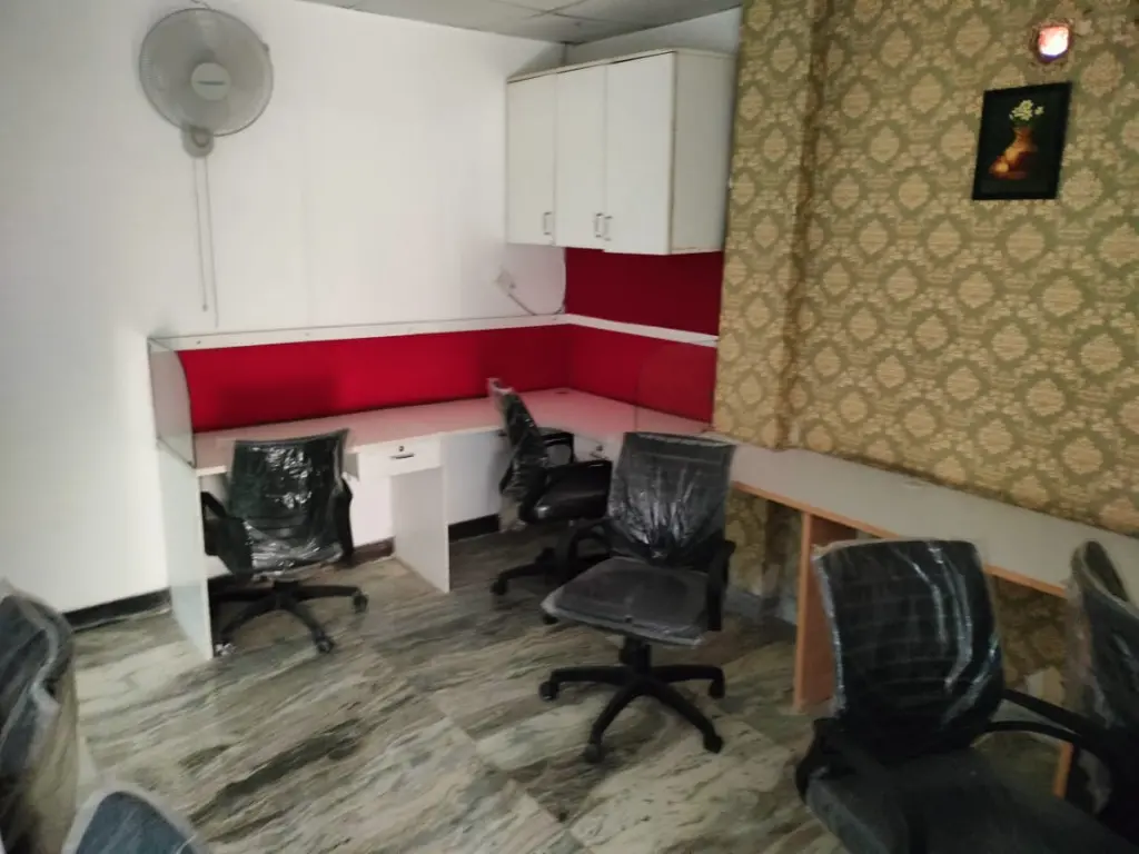 460511465_12 seat 1 cabin (2).webp